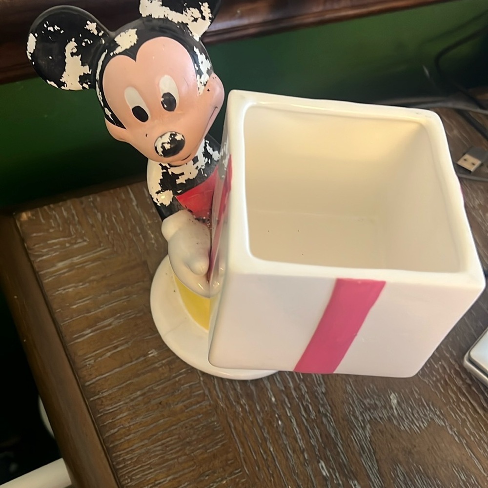 Disney Mickey Mouse White and Pink Gift Box Figurine - Picture 2 of 3